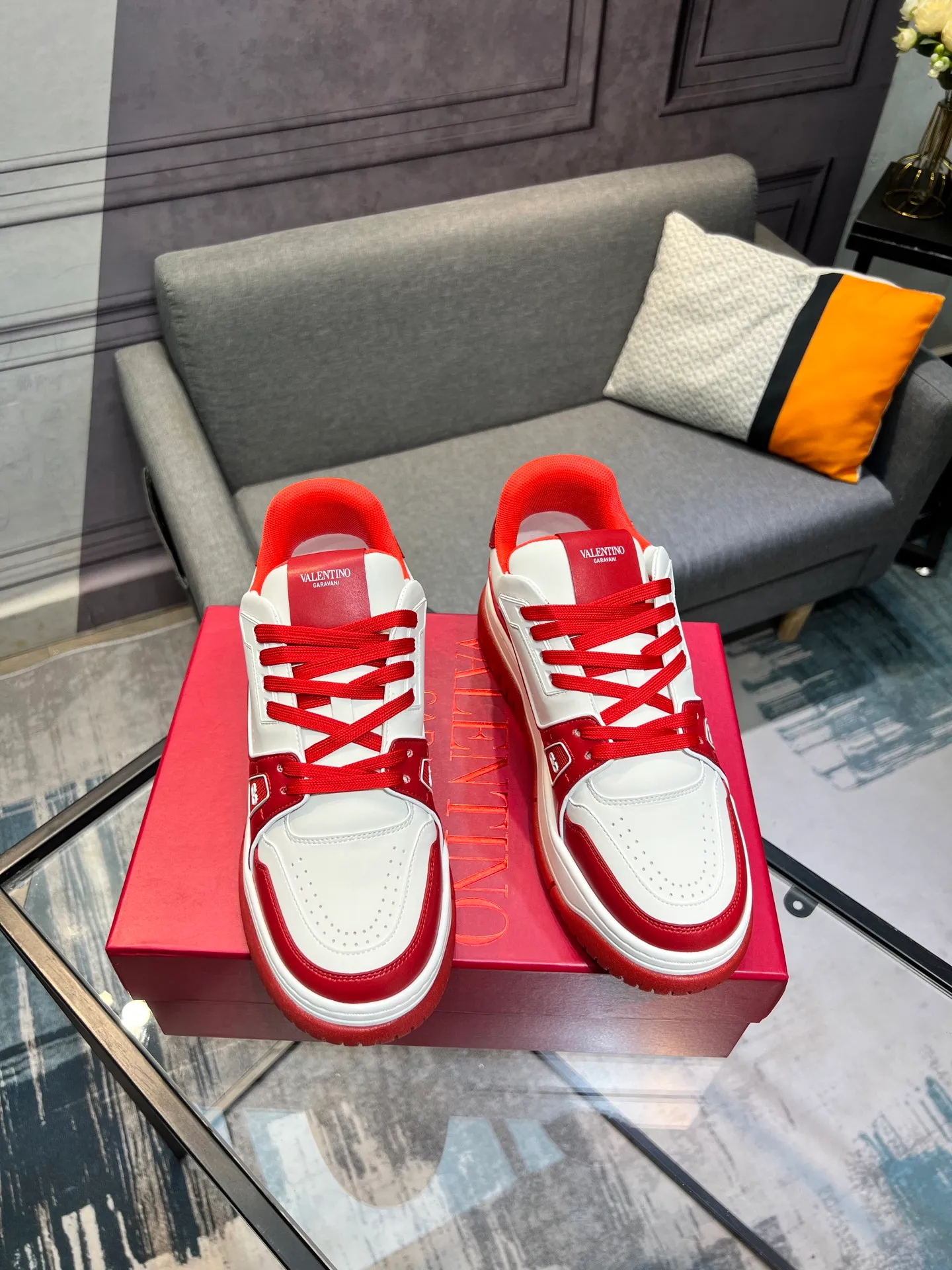 Men's Men's Shoes 💰660 Valentino 2023 early autumn new star shoes are now online! Wang Hedi and Ren Jialun have been worn by many celebrities. Who can refuse the same couple shoes as Wang Hedi! The design of Stars Stab My Heart is cool and spicy. The material of the shoes is cowhide, and every color is beautiful! Size 35-40, men’s size 39-44 (women’s 41, men’s 38, 45🉑️customized)